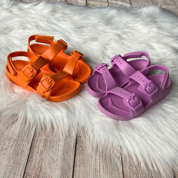 Cat & Jack Other - Cat and Jack girls adjustable buckle sandals